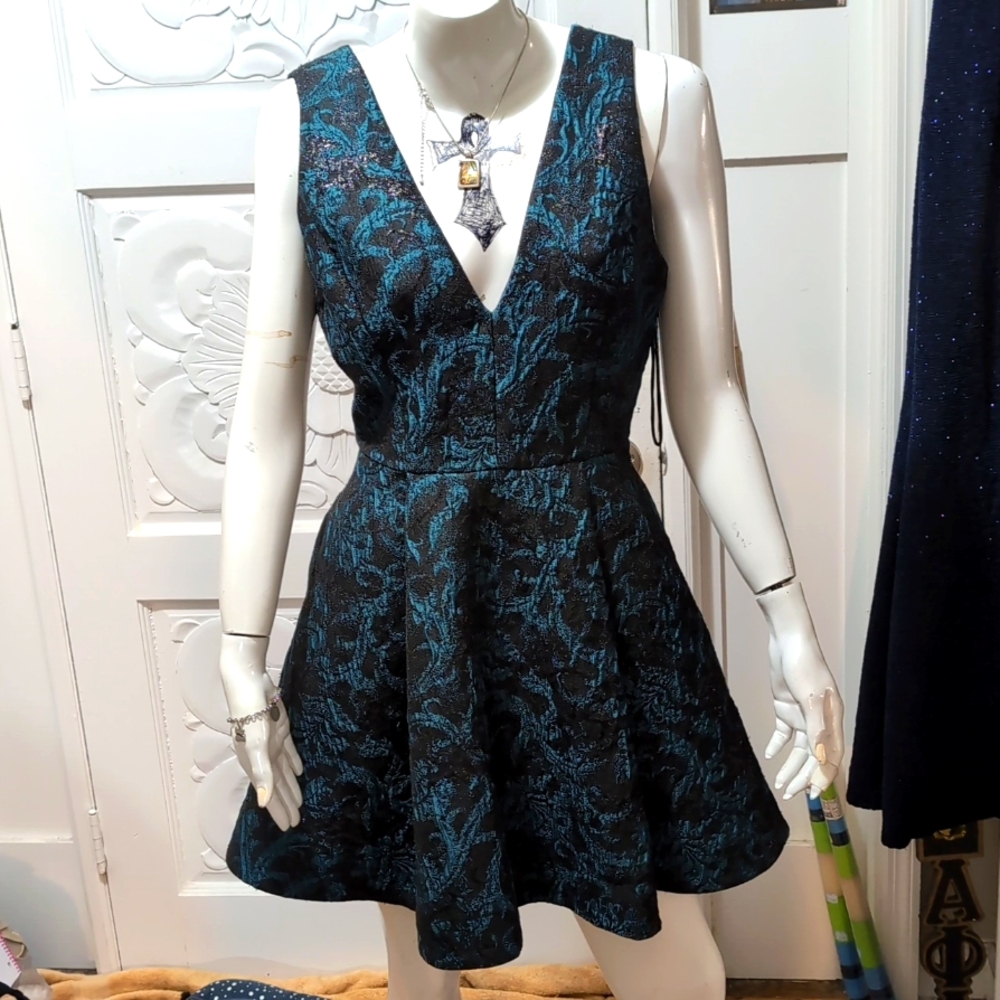 Alice +Olivia black and greens dress 👗